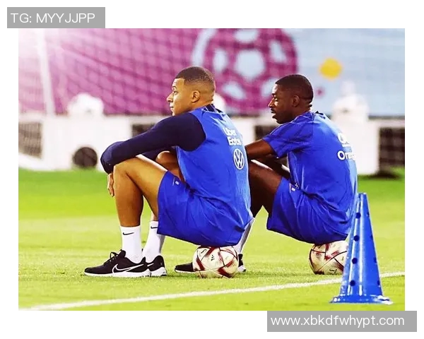 足球明星的脚筋秘密揭示运动员如何保持最佳状态与健康秘诀